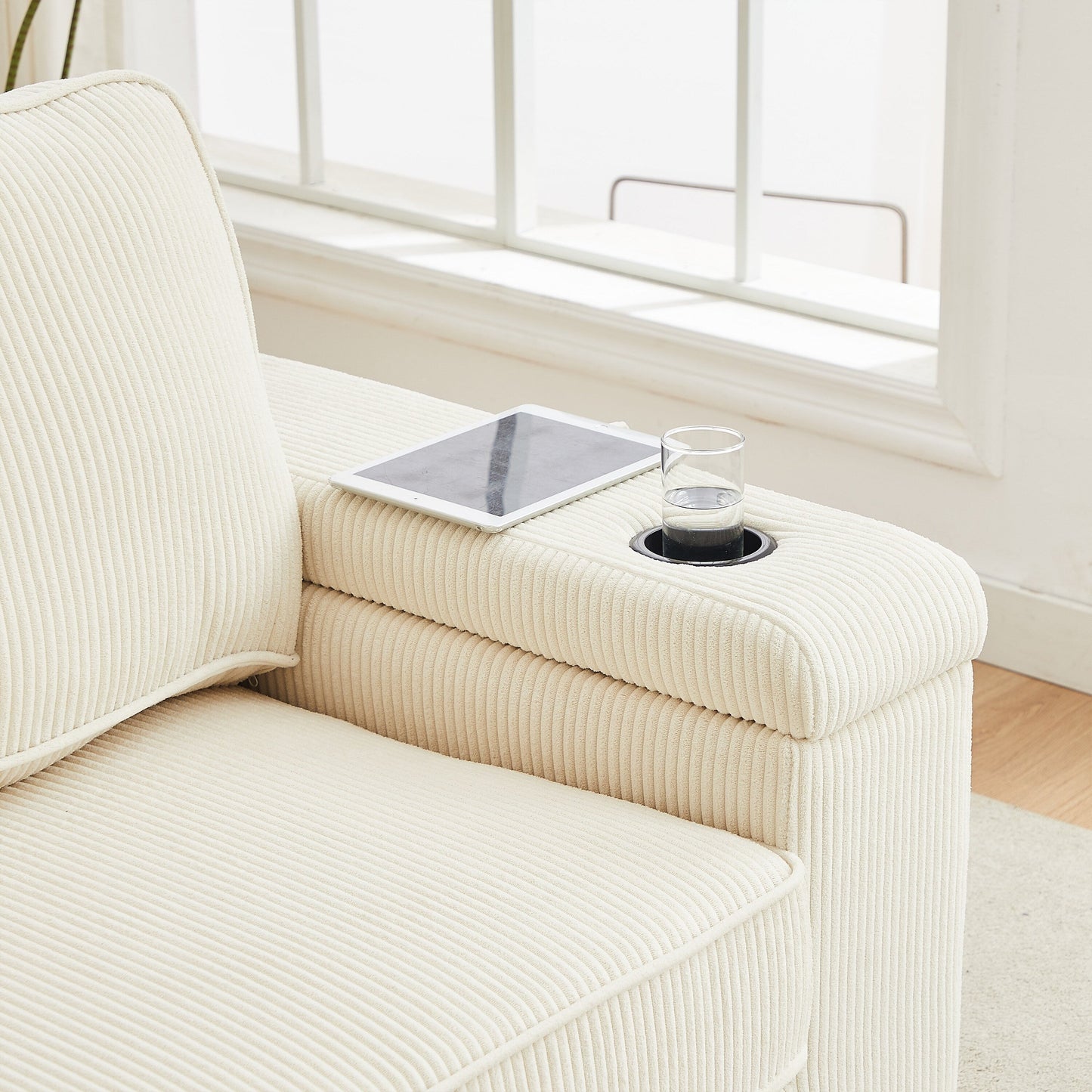 Canapé 3 places beige moderne en velours côtelé 86,5 avec deux espaces de rangement, ports de chargement USB et deux porte-gobelets