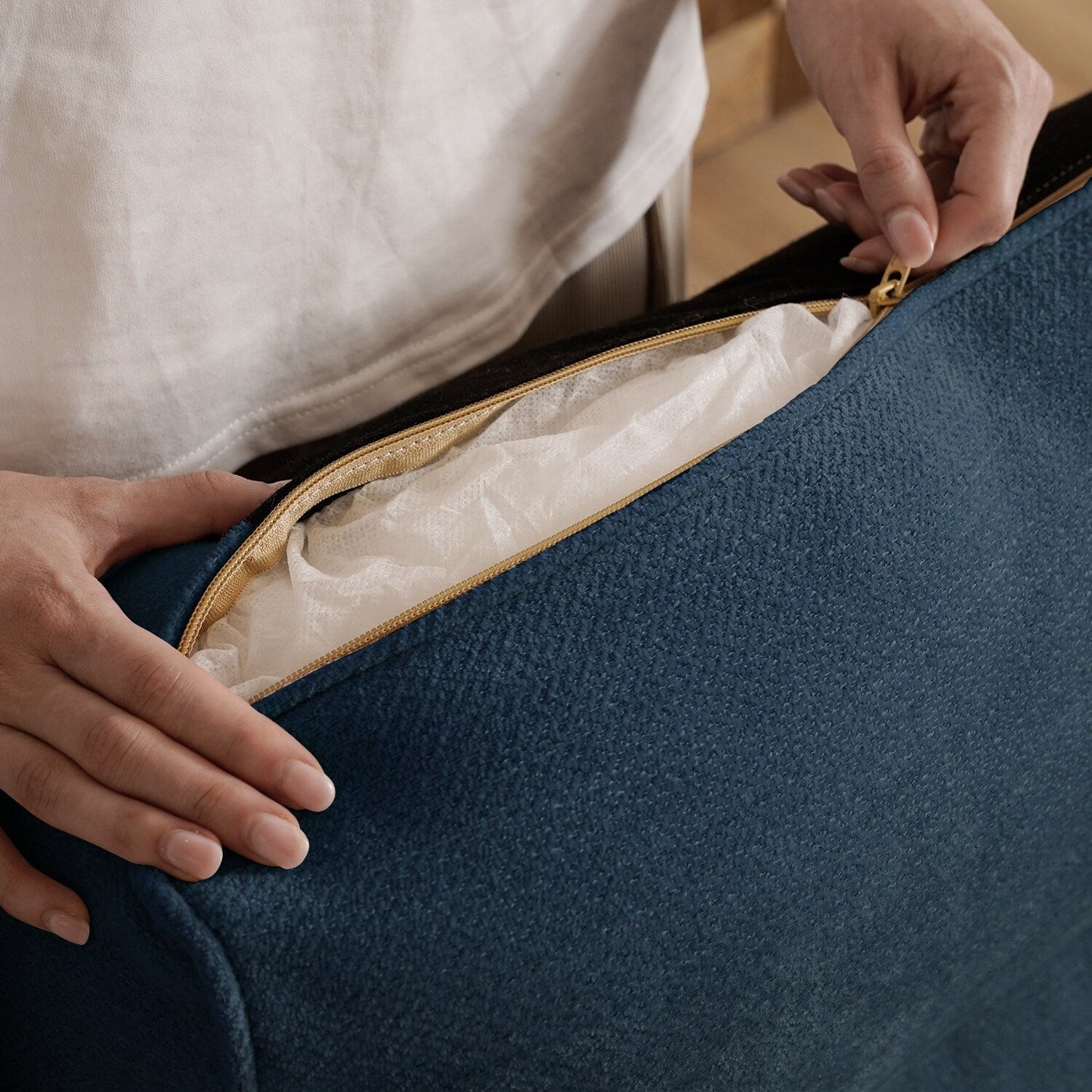 Canapé en chenille avec accoudoirs réglables et coussins extra épais