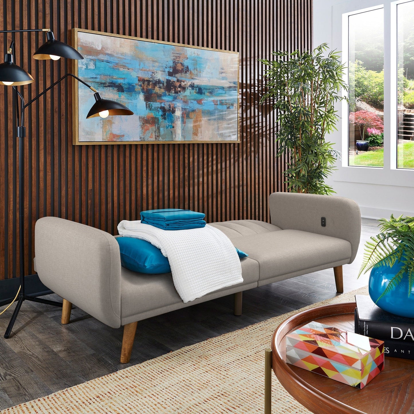 Canapé-lit futon convertible rembourré Sogndal à dossier divisé avec ports de chargement USB par iNSPIRE Q Modern