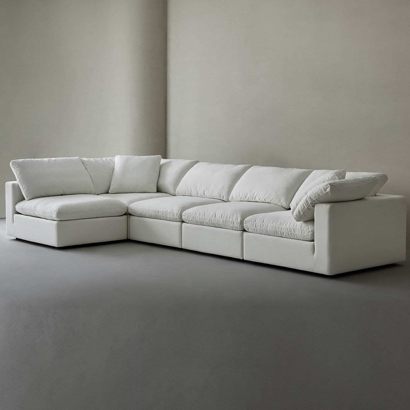 Canapé d'angle rectangulaire en lin à accoudoirs carrés, blanc perle