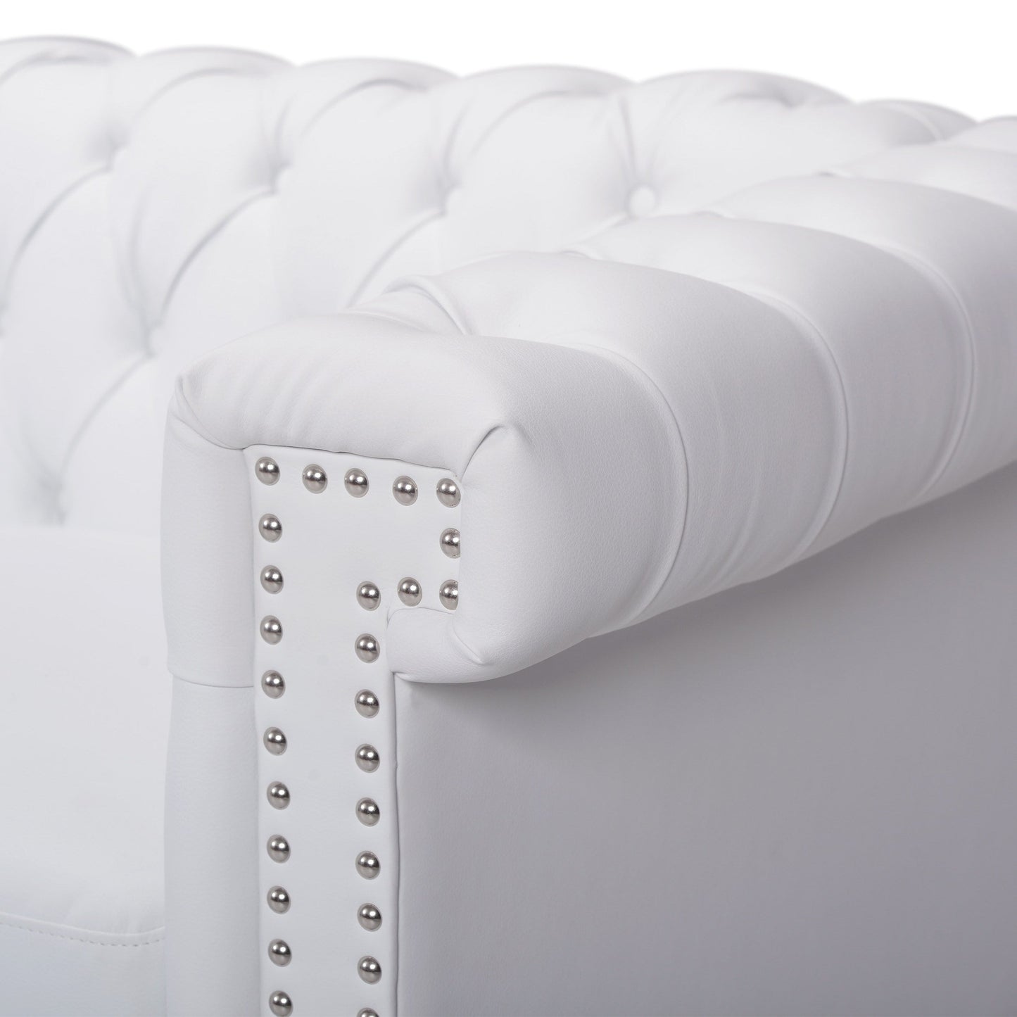 Canapé Chesterfield 3 places blanc avec capitonnage à boutons et clous décoratifs