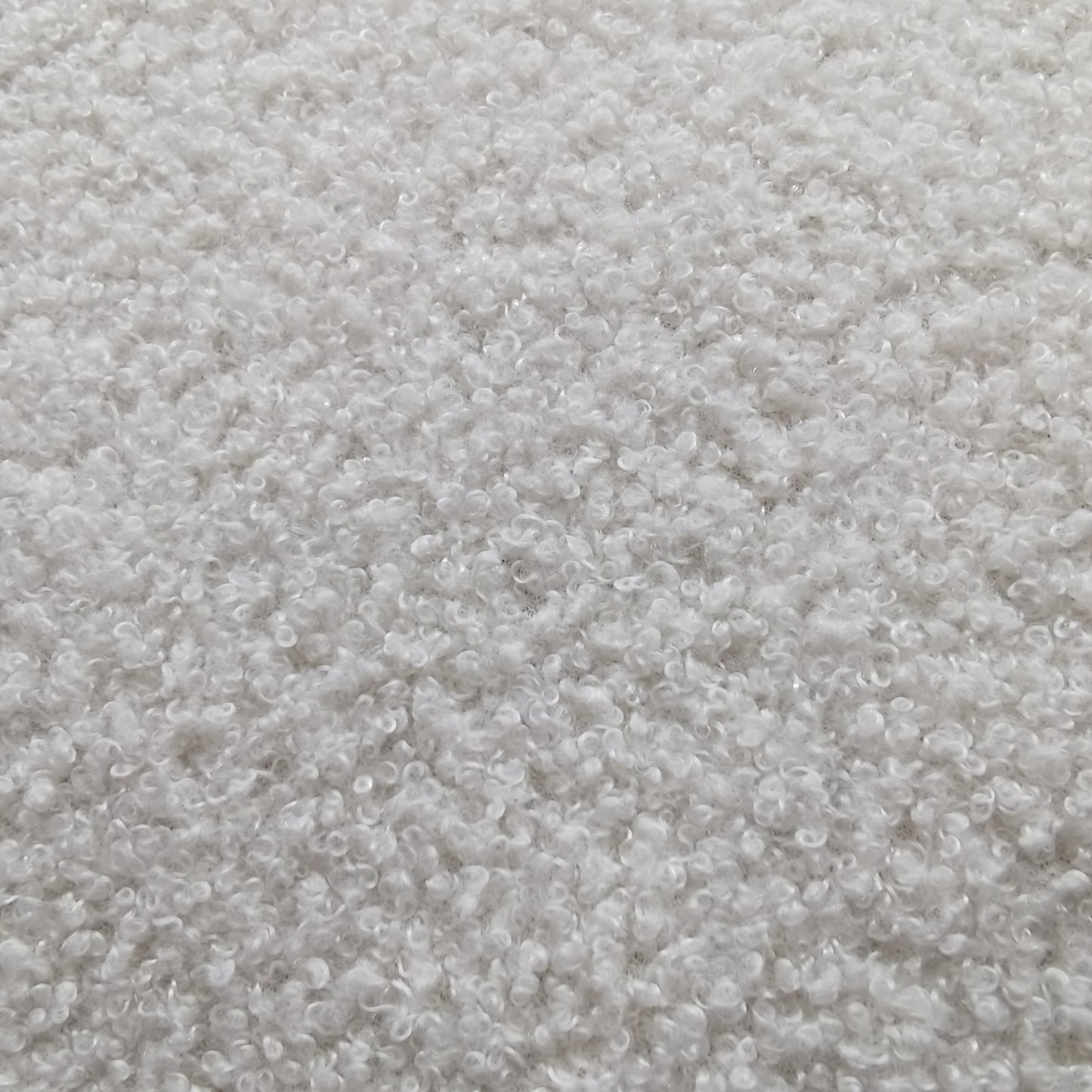 Canapé Teddy en velours blanc avec cadre en bois de 100,8 W pour 4 personnes