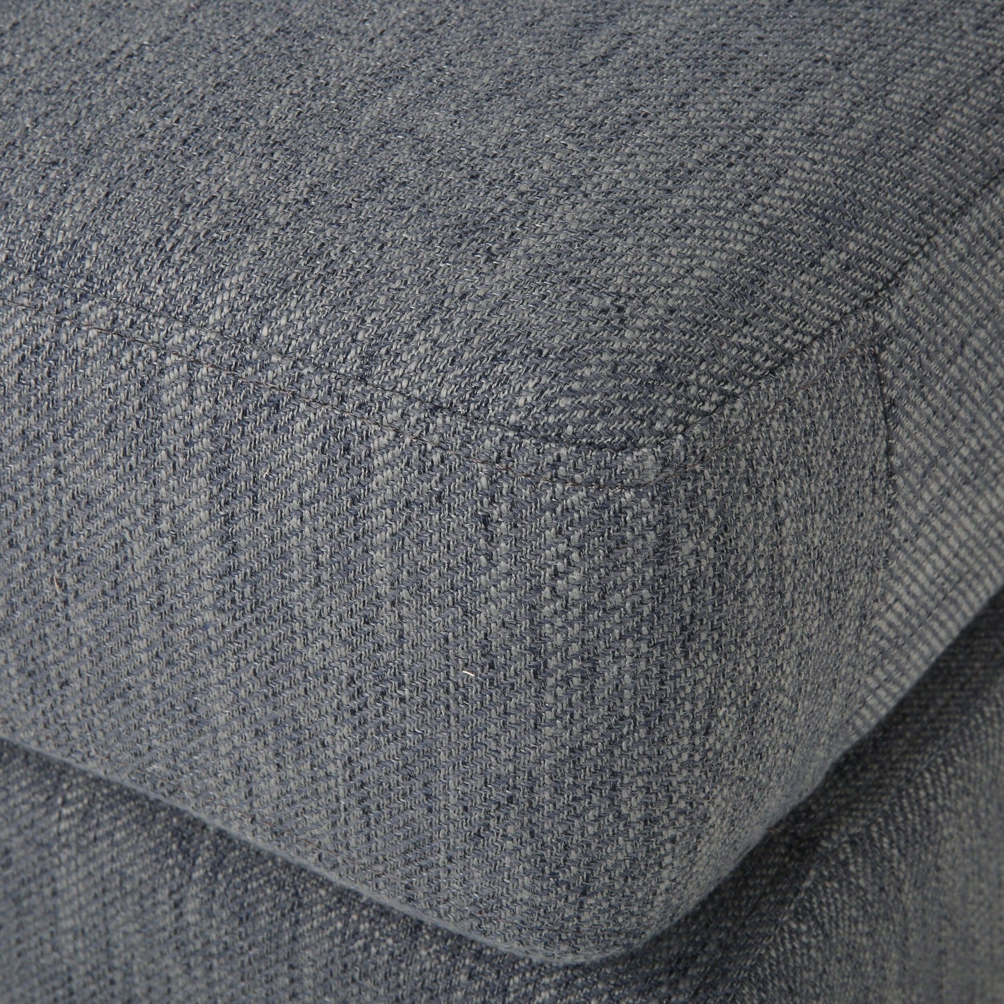 Canapé 3 places avec pieds en bois et deux oreillers