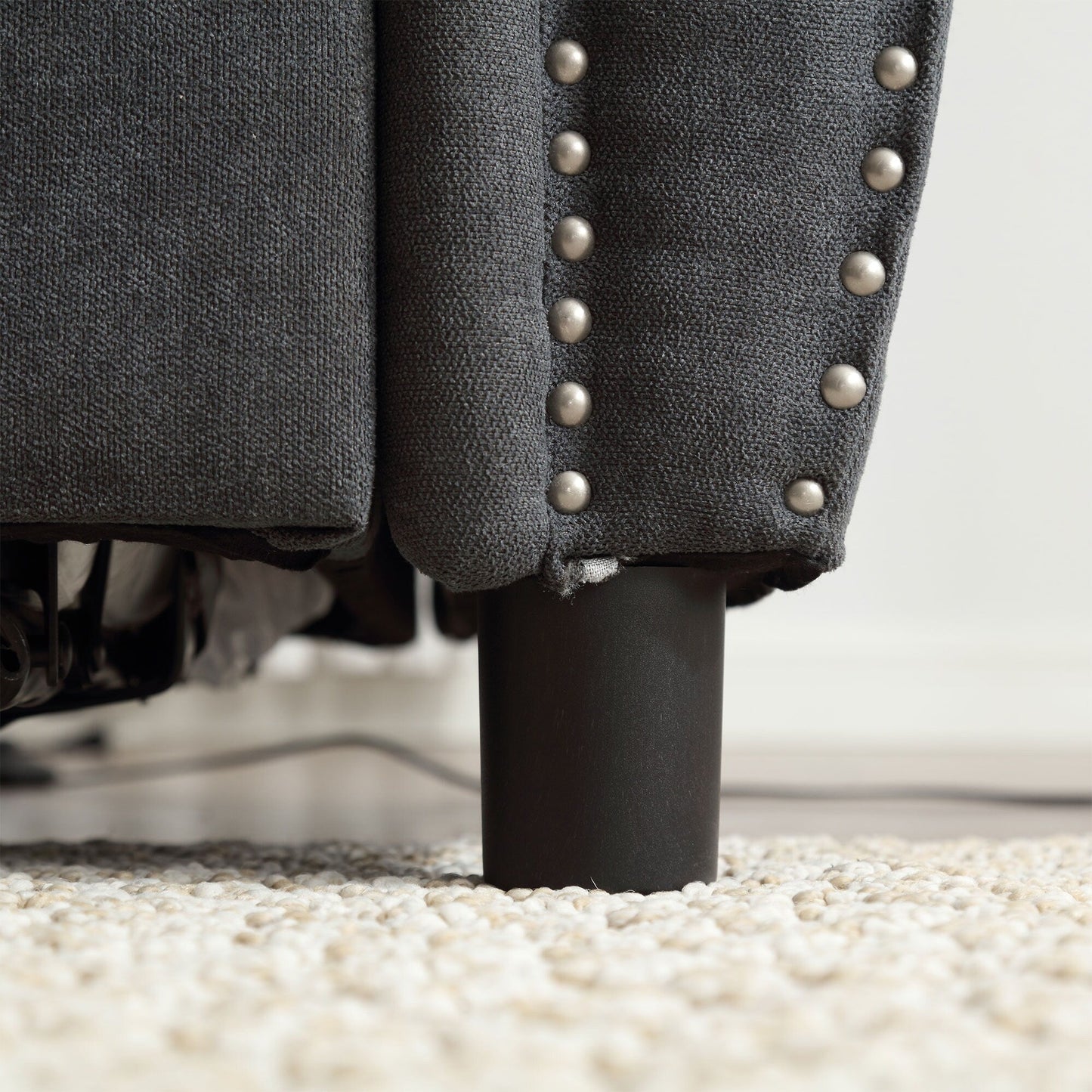 Canapé-lit 3 places en polyester 63 avec matelas gigogne et accoudoirs à rivets rétro