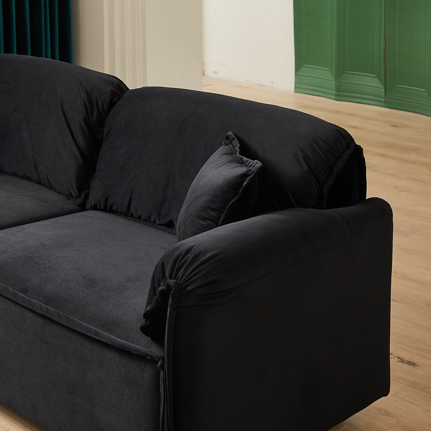 Canapé inclinable 3 places en velours avec 2 coussins, structure en bois massif et ressorts sinueux.