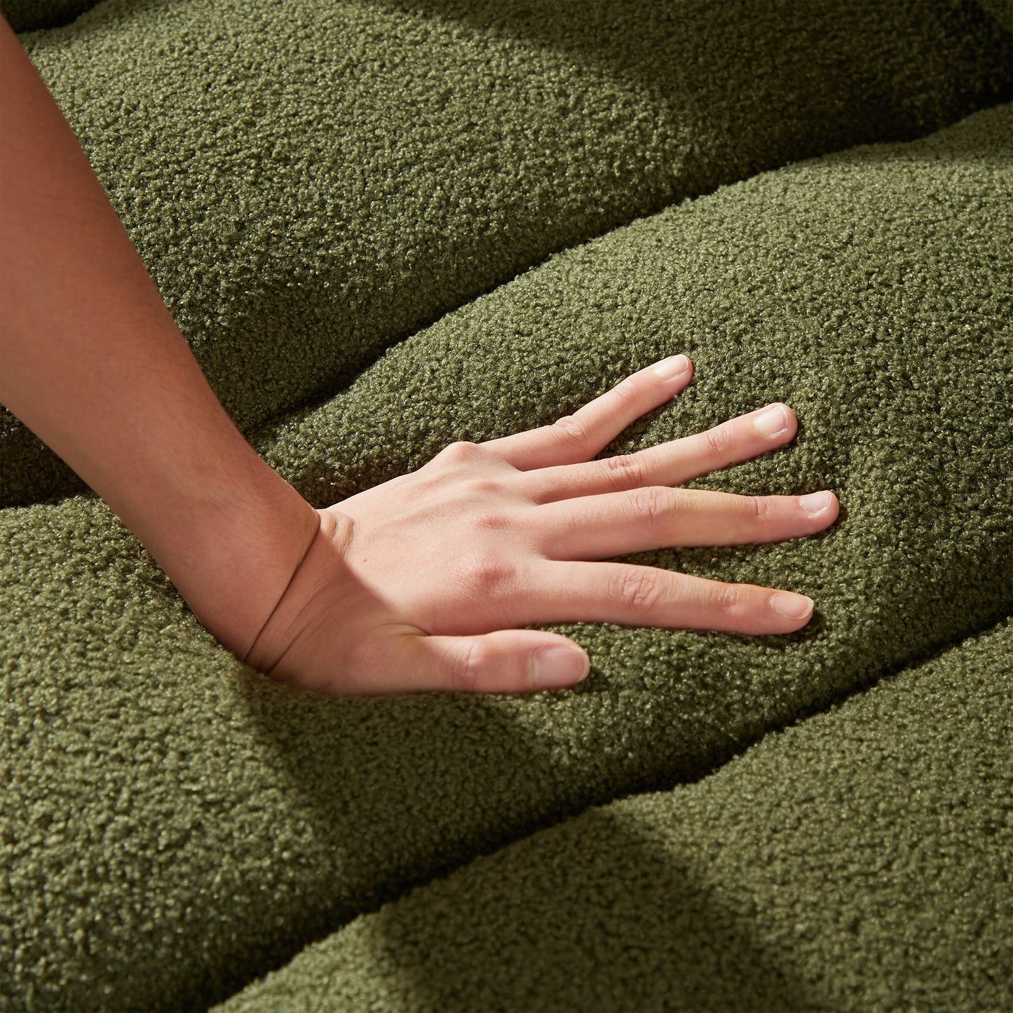 Canapé 3 places en tissu de 82 pouces avec coussins de dossier moelleux, cadre en bois massif et coussins en mousse confortables