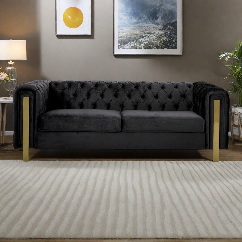 Canapé 3 places en velours 83,75 $ avec surpiqûres en losanges capitonnées, touches dorées et pieds en fer