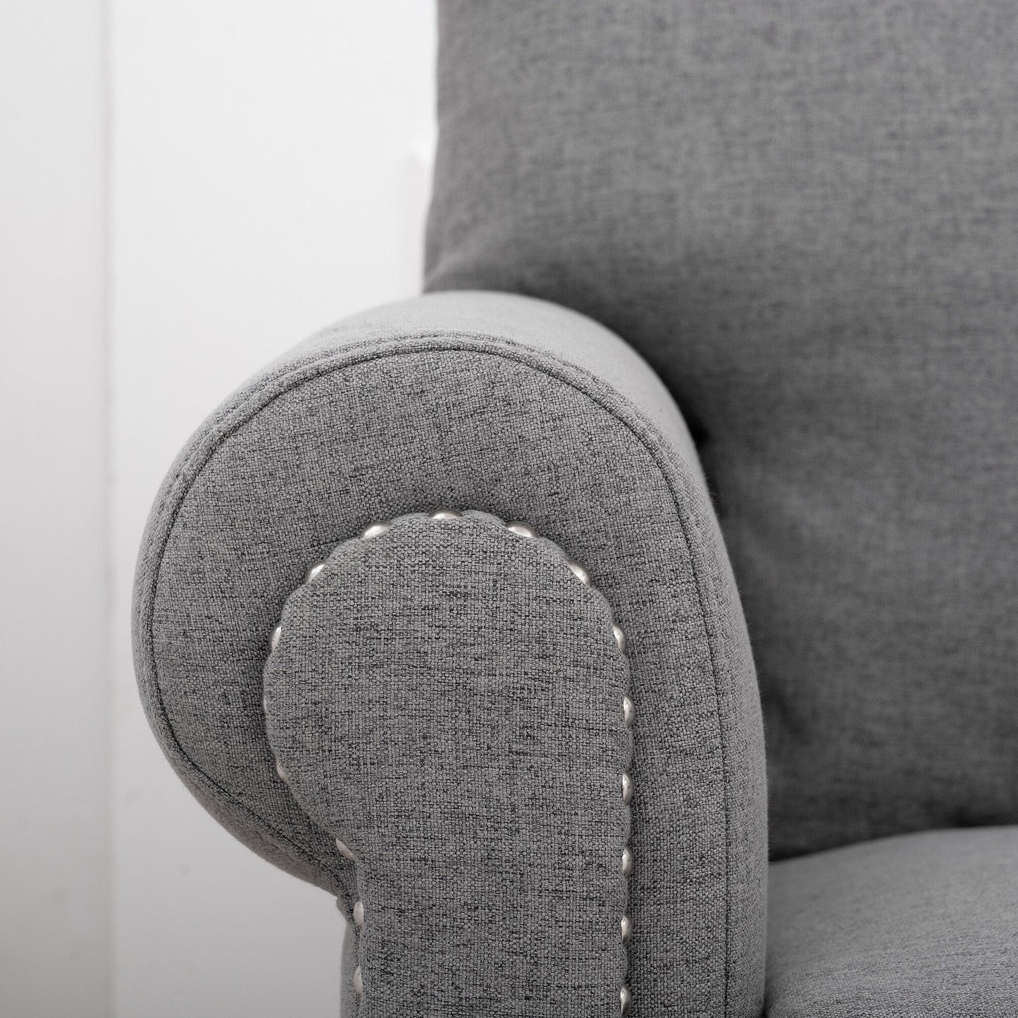 Canapé 3 places rembourré avec clous et pieds en bouleau pour salon (83,86 €)