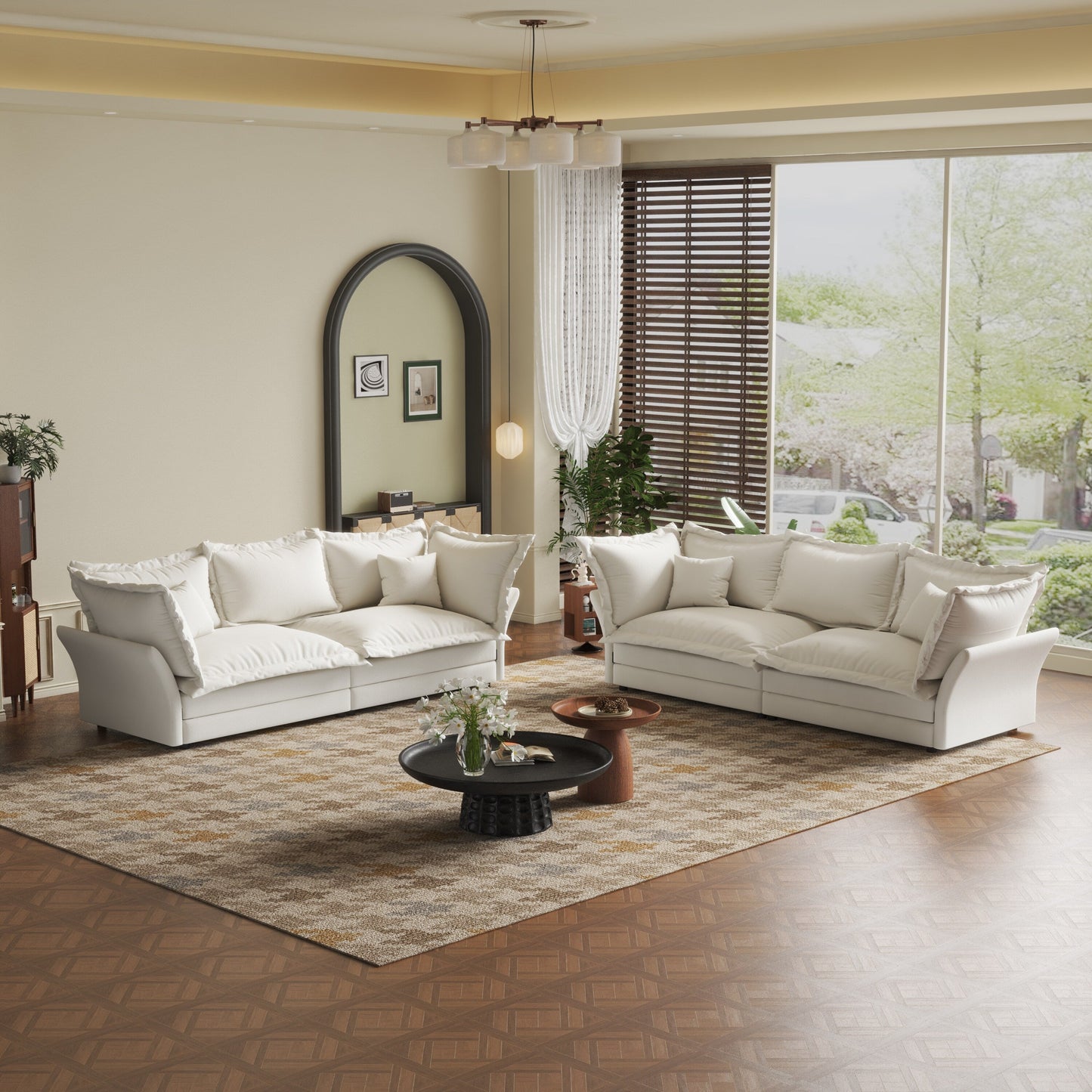 Canapés modernes à assise profonde avec plusieurs grands coussins moelleux