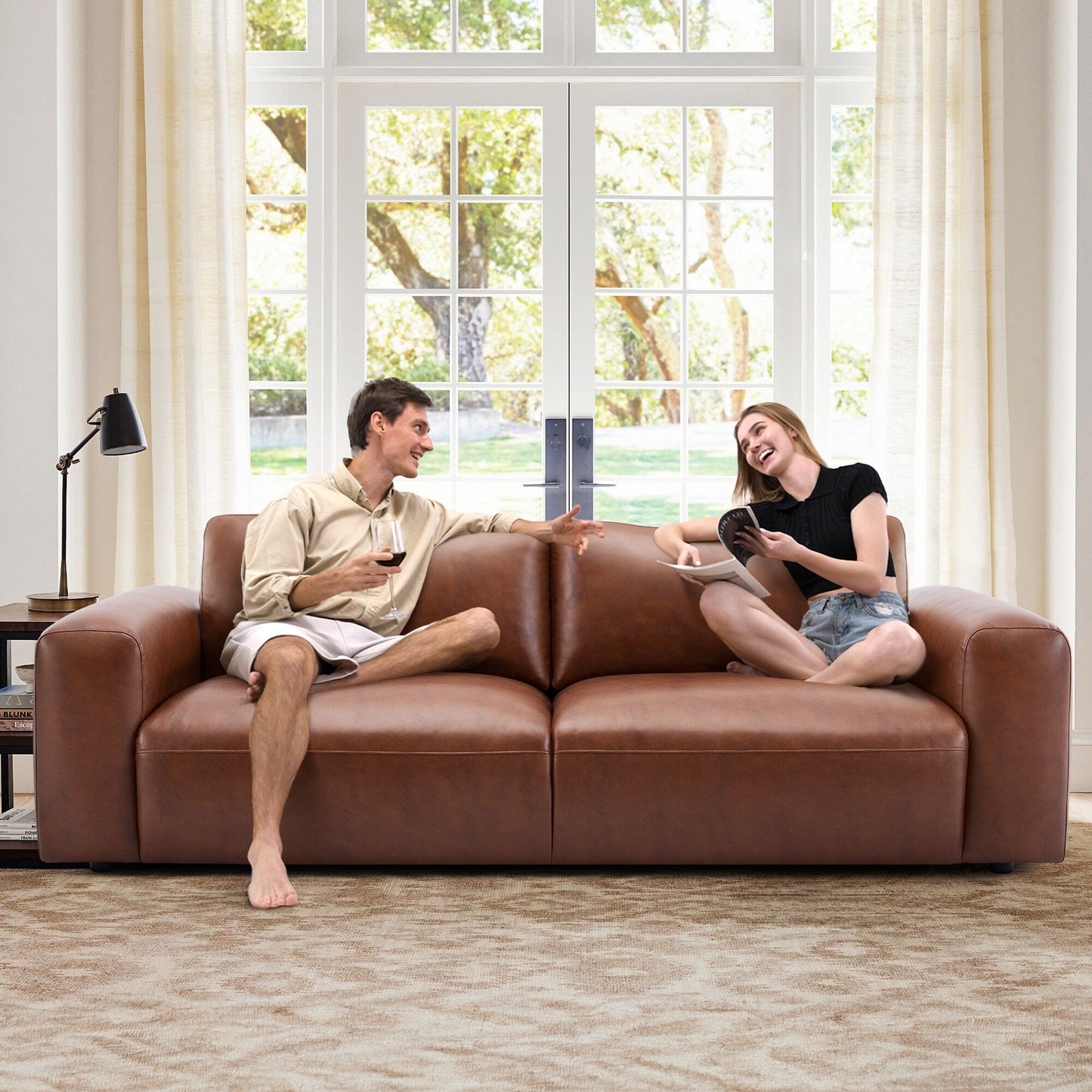 Canapé 3 places surdimensionné 95 cm - Assises extra profondes et accoudoirs larges, canapé en cuir synthétique garni de duvet pour salon et appartement