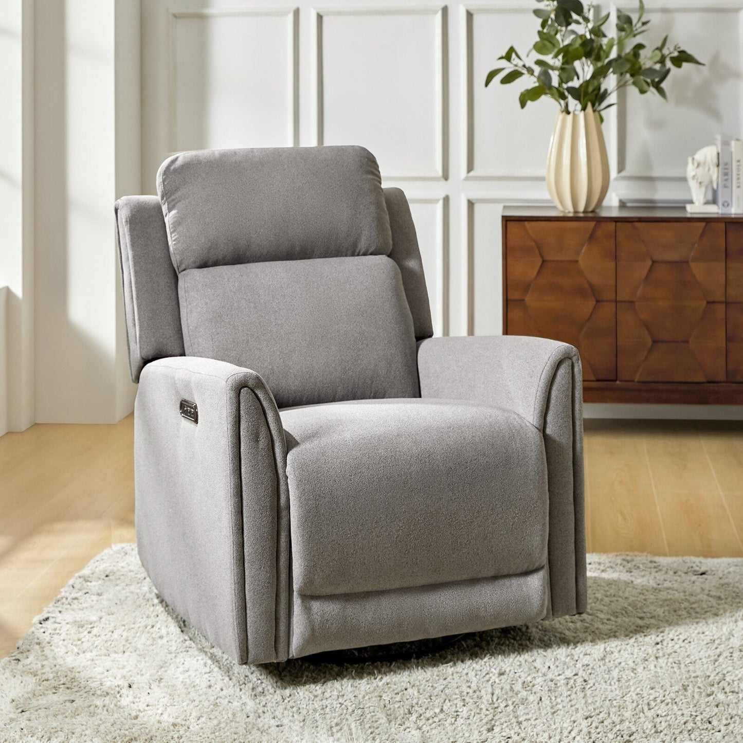 Fauteuil inclinable électrique pivotant et à bascule contemporain Amin avec appui-tête par HULALA HOME