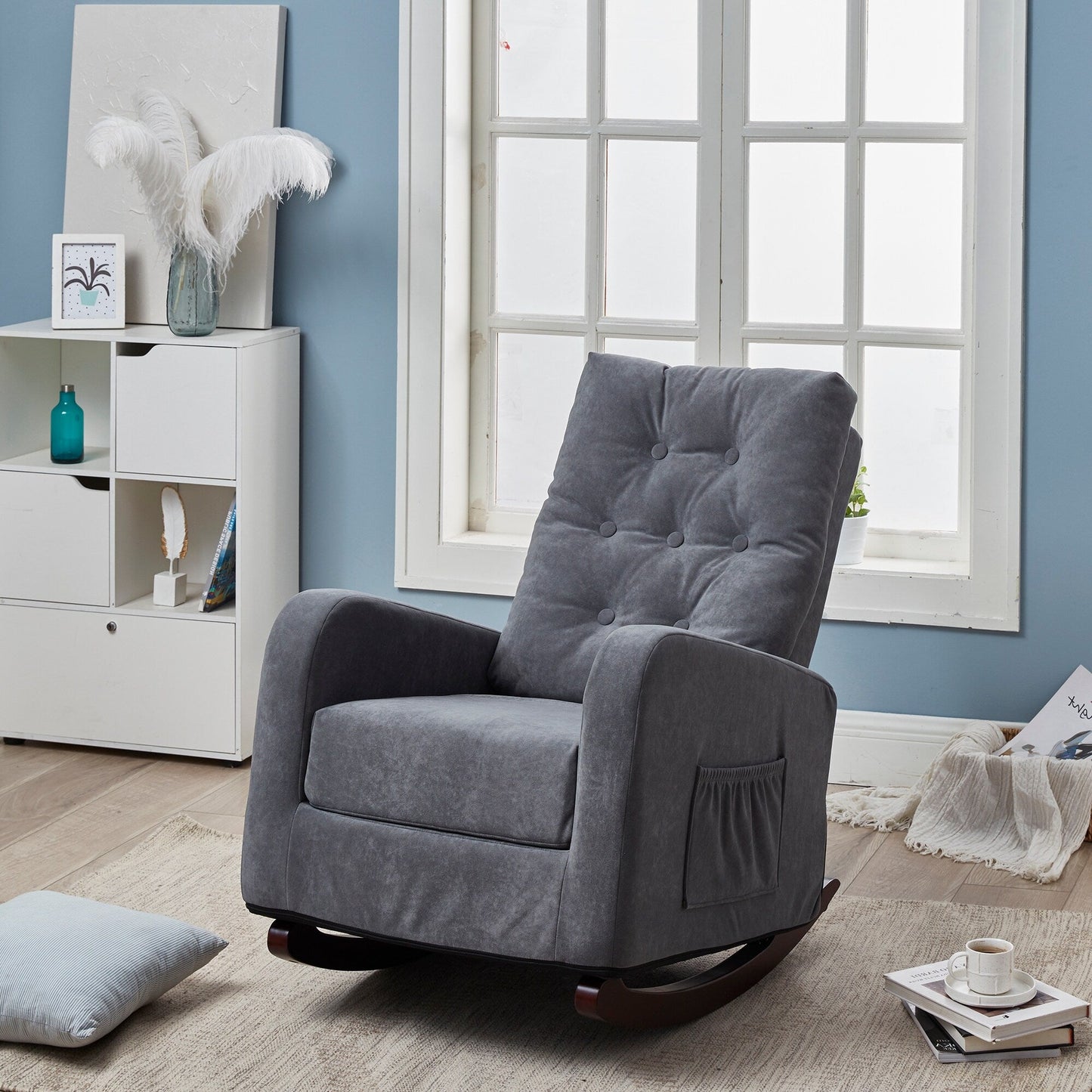 Fauteuil à bascule gris antique à dossier haut 28,74 po avec pieds en bois massif et poche latérale