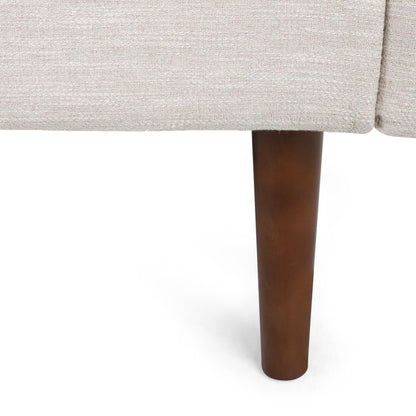 Canapé 3 places beige avec pieds et coussins en bouleau