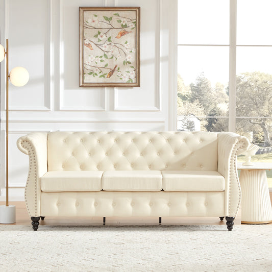 Canapé Chesterfield 3 places en lin beige de 78,7 po avec accoudoirs roulés, capitonnage à boutons et détails cloutés