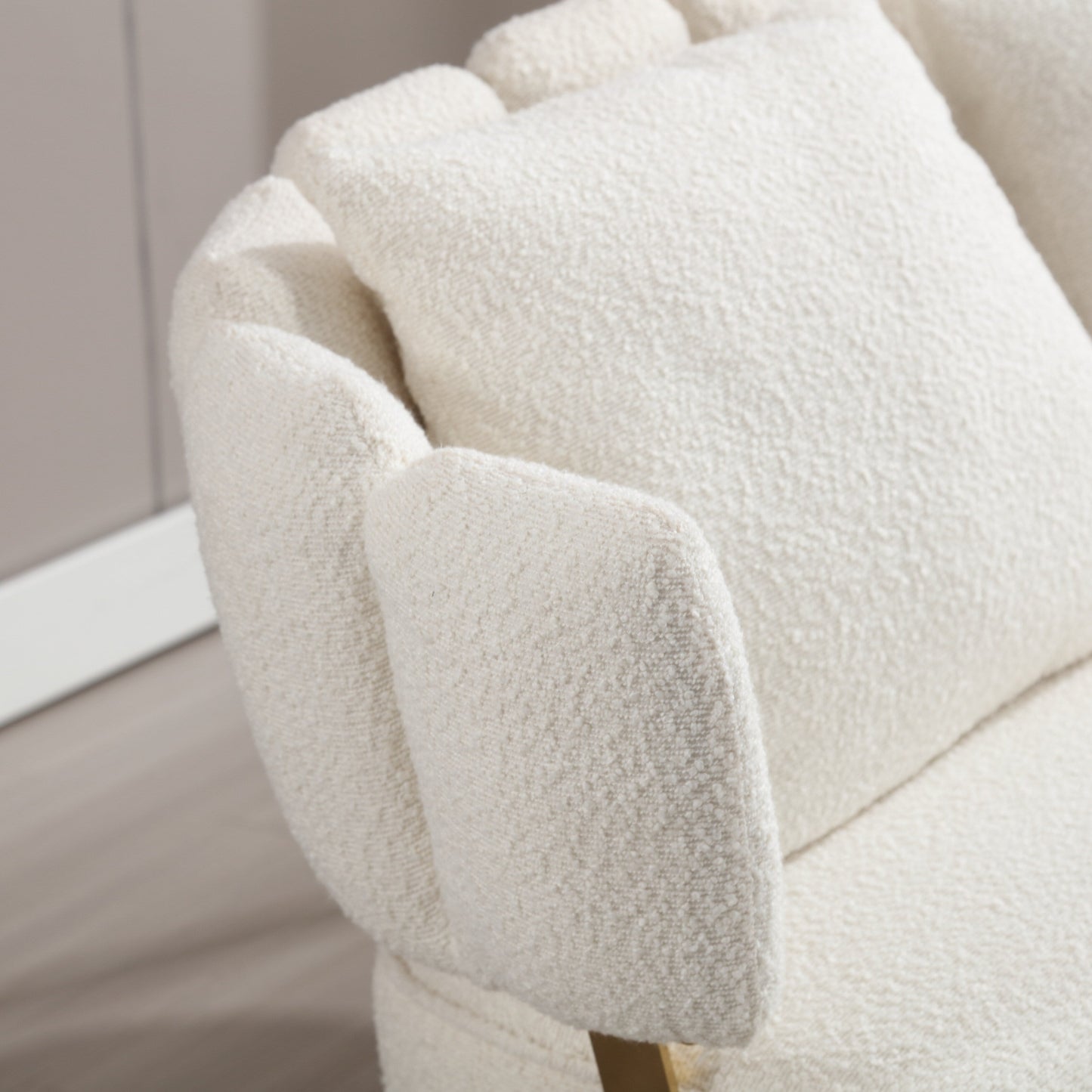 Canapé causeuse beige bouclé avec cadre en métal