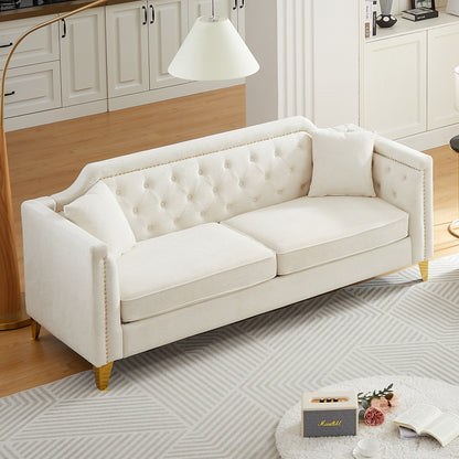 Canapé 3 places capitonné en chenille beige avec décoration cloutée en cuivre