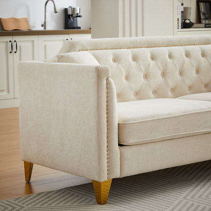 Canapé 3 places capitonné en chenille beige avec décoration cloutée en cuivre