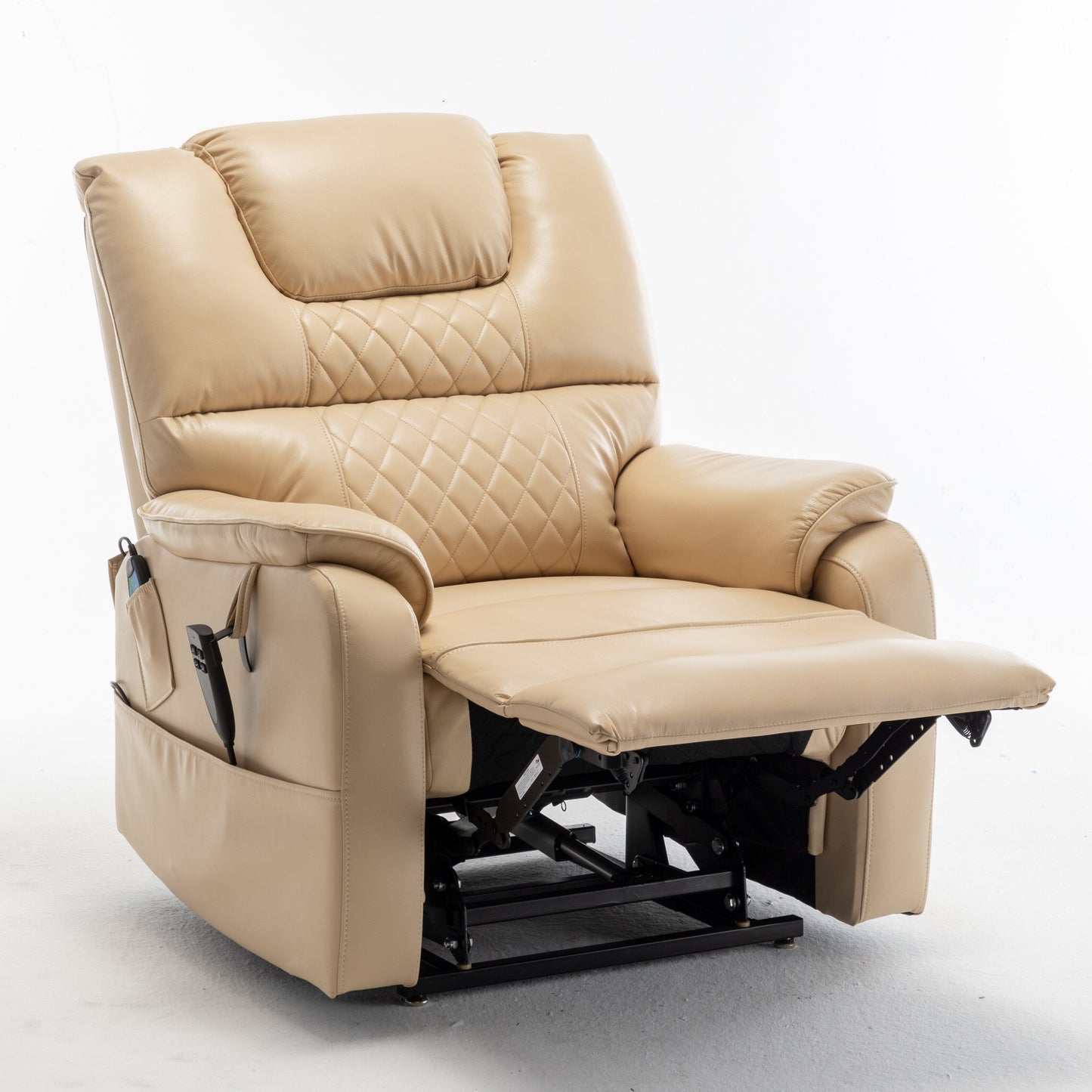 Fauteuil inclinable électrique beige pour seniors avec moteur OKIN, inclinaison complète à 180°, assise large et poches de rangement latérales.