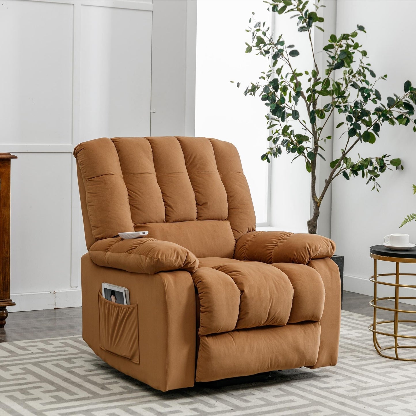 Fauteuil inclinable électrique beige avec chauffage, massage par vibrations et rangement latéral pour une expérience de salon relaxante
