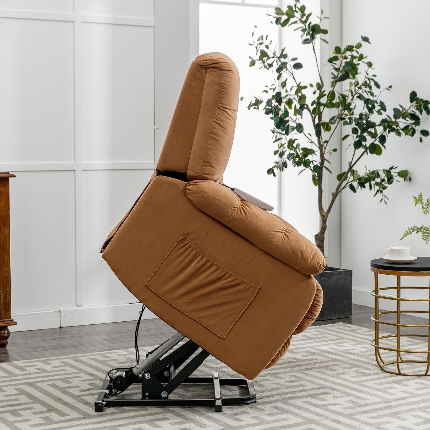 Fauteuil inclinable électrique beige avec chauffage, massage par vibrations et poches de rangement latérales pour le salon