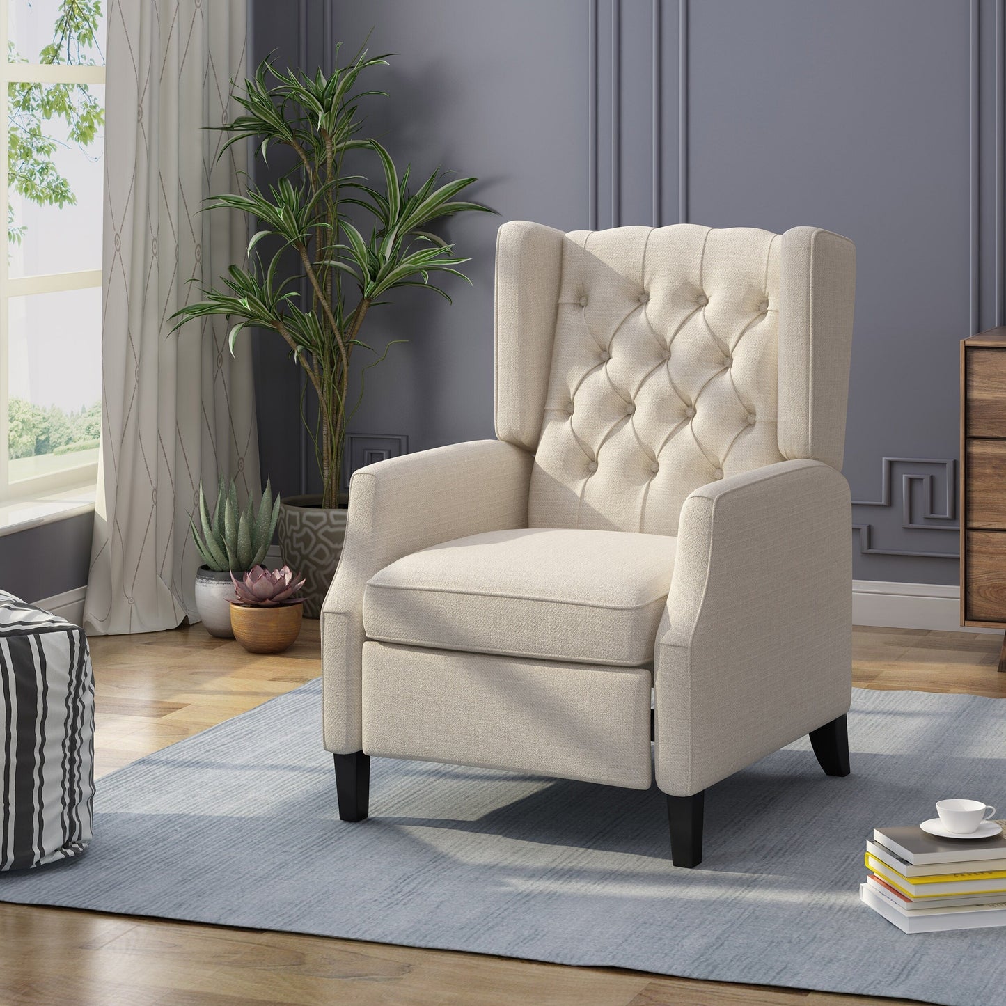 Fauteuil inclinable à oreilles en tissu beige de style milieu du siècle avec repose-pieds et dossier capitonné