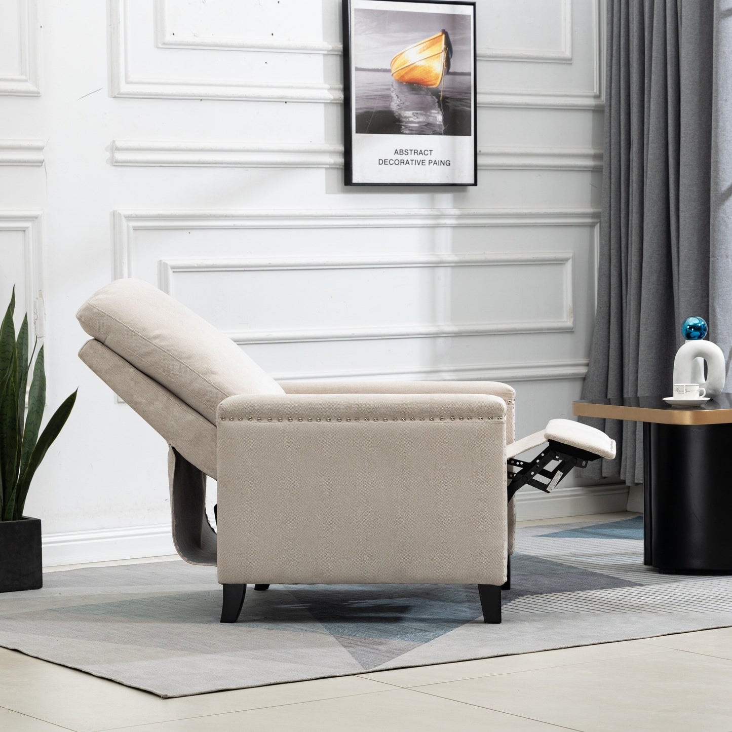 Fauteuil inclinable manuel en velours beige moderne avec coussins et décoration cloutée