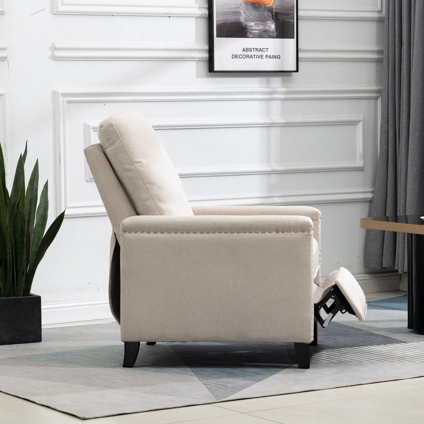 Fauteuil inclinable manuel en velours beige moderne avec coussins et décoration cloutée