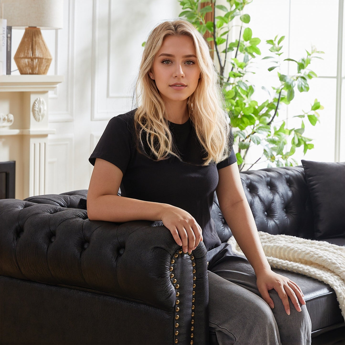 Canapé Chesterfield 3 places en tissu technique noir 85,5 avec accoudoirs roulés et 2 coussins pour le salon