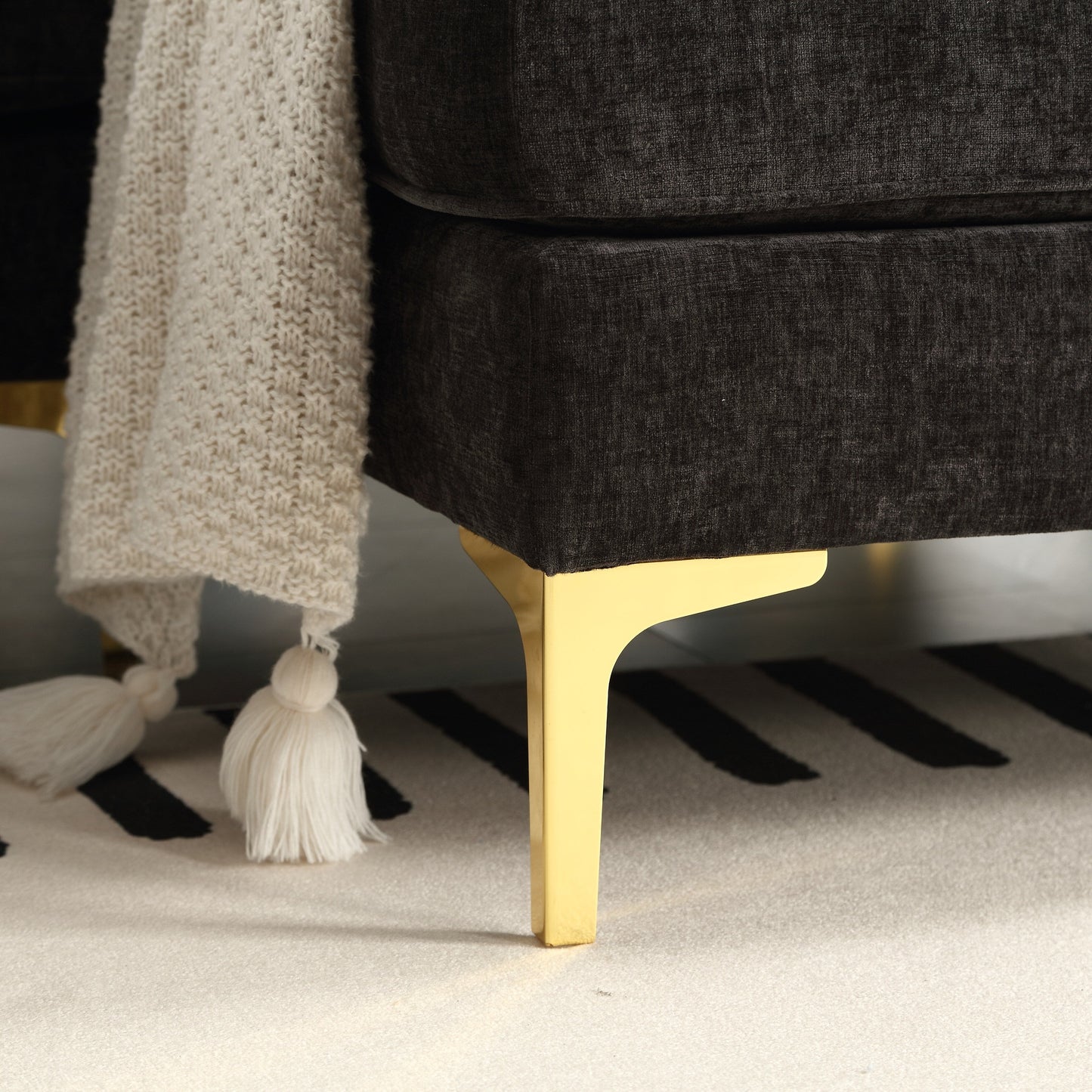 Canapé en L en tissu noir 85 avec structure en bois, méridienne et coussins renforcés à ressorts