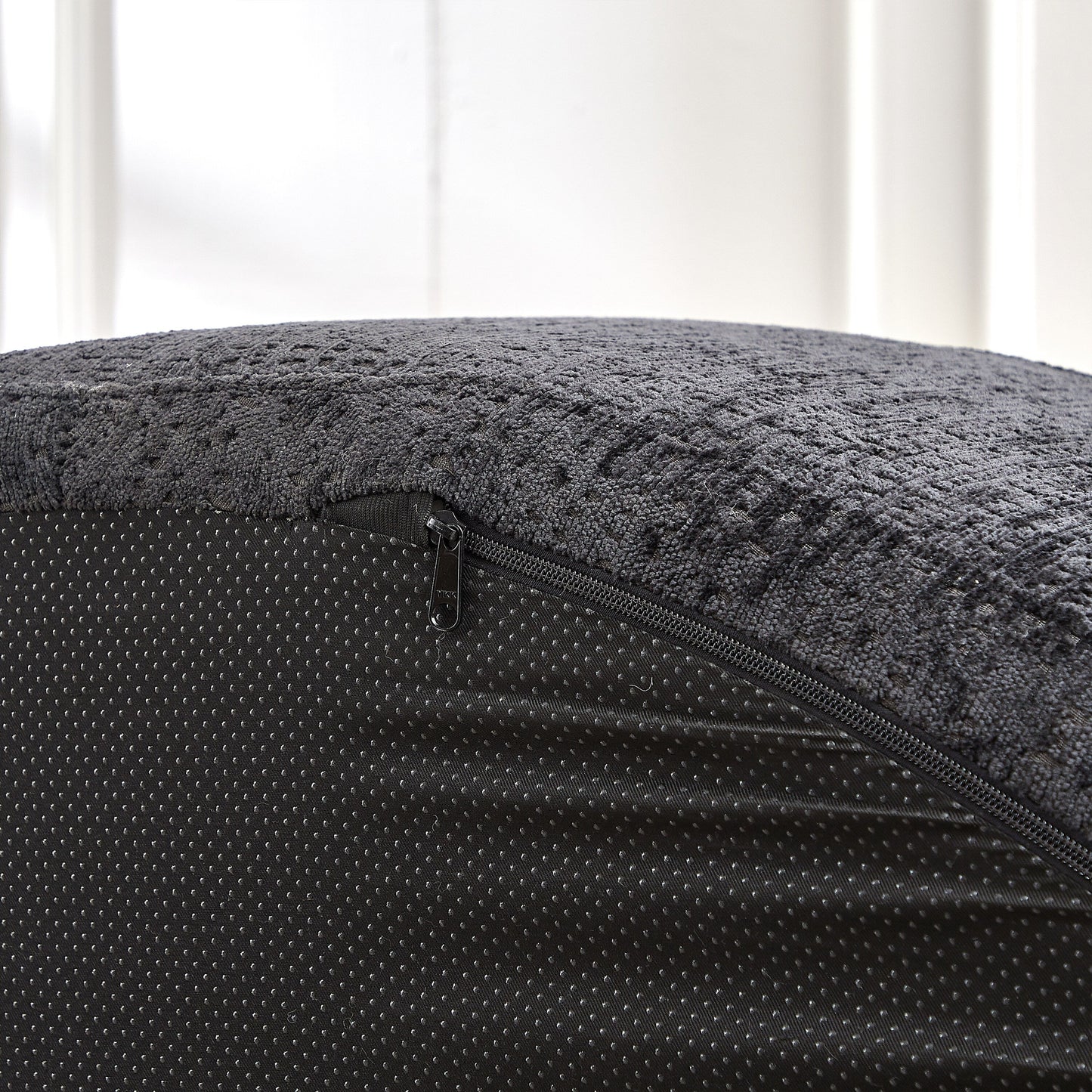 Canapé-lit simple rond noir moderne en chenille éponge de 55 pouces avec coussin de dossier pour salon