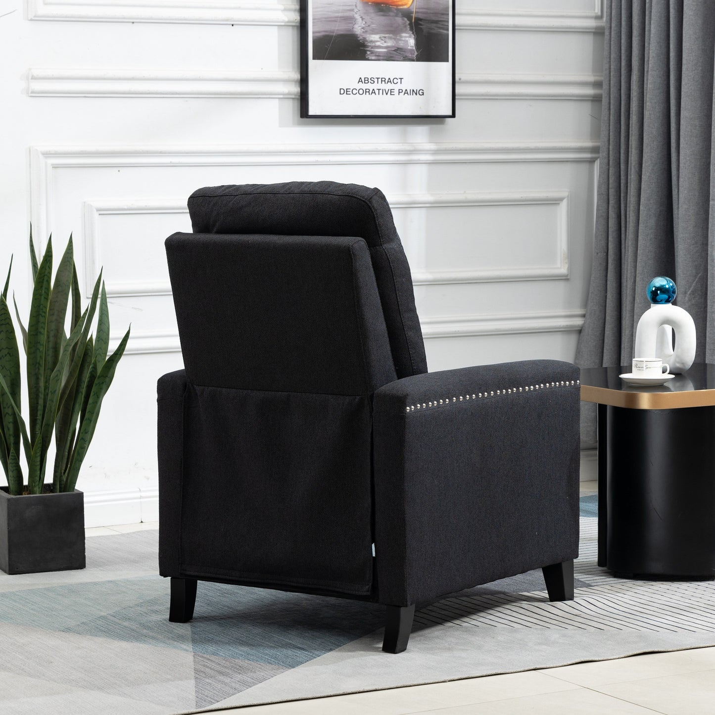 Fauteuil inclinable manuel moderne en velours noir avec coussins et décoration cloutée