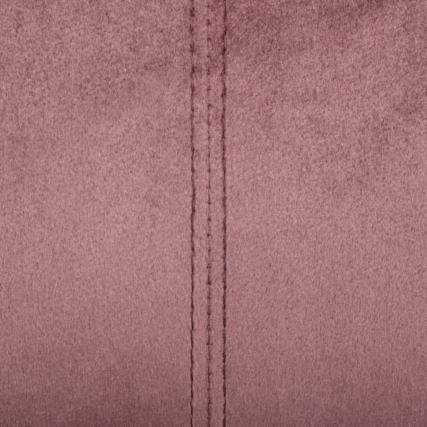 Canapé 3 places en velours blush avec coutures apparentes et pieds en métal