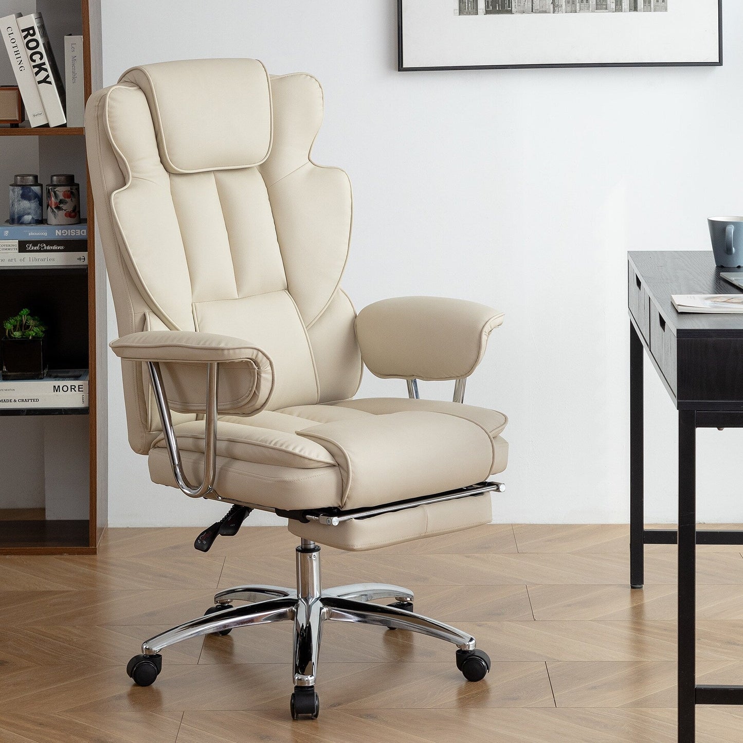 Fauteuil de bureau inclinable ergonomique pivotant à 360° en cuir reconstitué avec dossier haut et support lombaire, repose-pieds et hauteur réglable