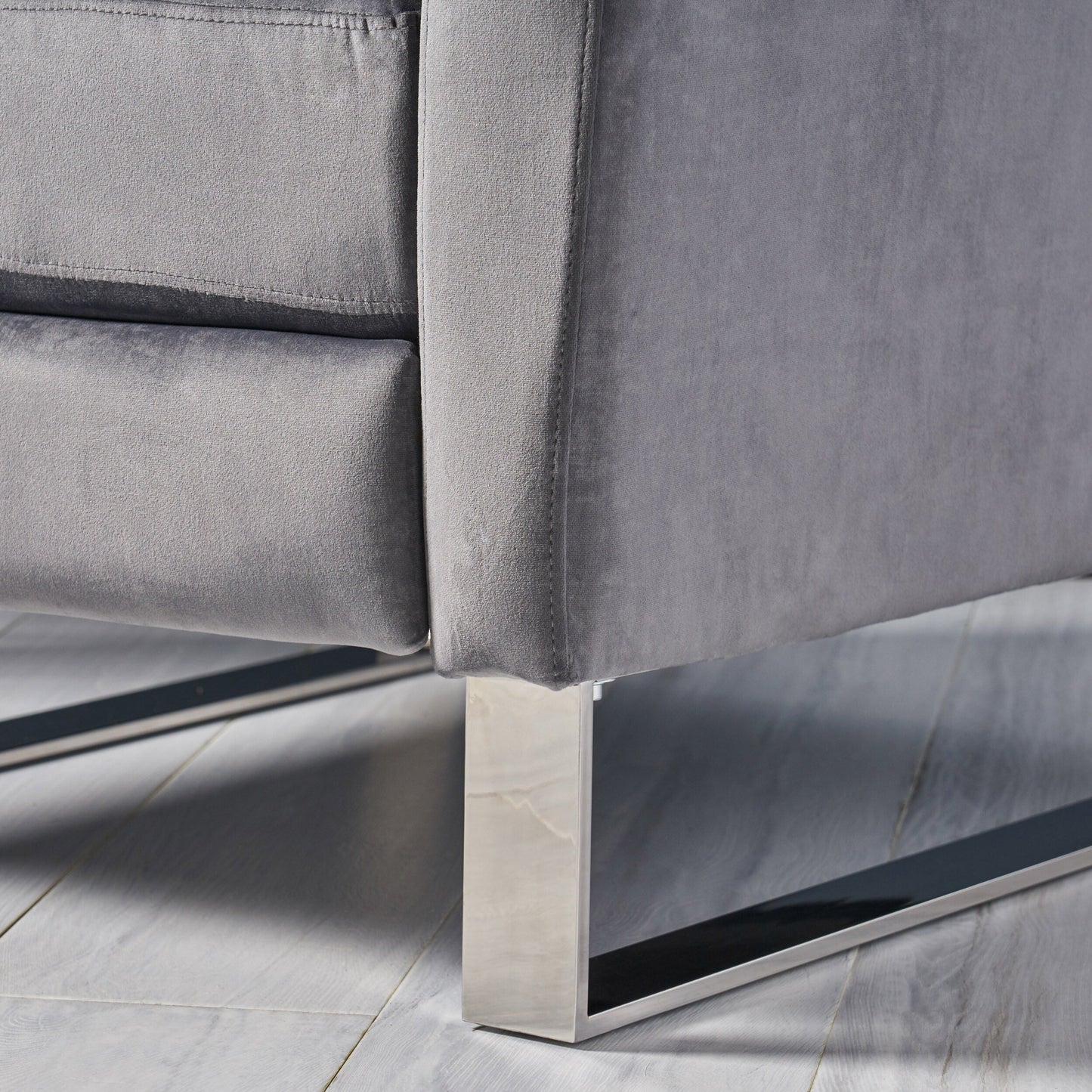 Fauteuil inclinable Brightwood à dossier haut et pieds en acier inoxydable par Christopher Knight Home