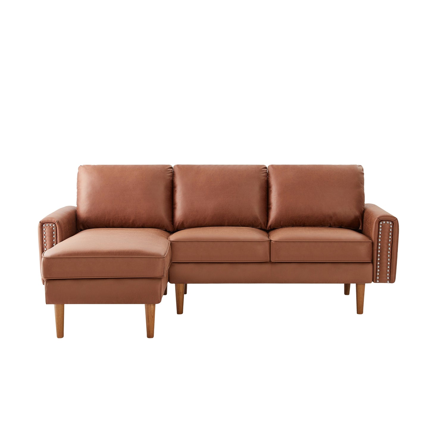 Canapé 3 places en cuir synthétique marron de 208 cm, forme L, avec méridienne gauche et clous décoratifs, finitions en cuivre et pieds en bois massif.