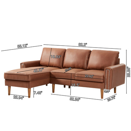 Canapé 3 places en cuir synthétique marron de 208 cm, forme L, avec méridienne gauche et clous décoratifs, finitions en cuivre et pieds en bois massif.