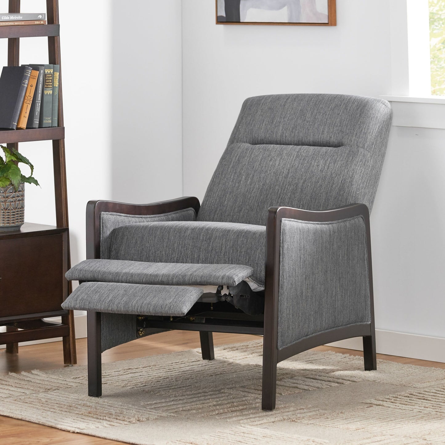 Fauteuil inclinable rembourré de style Mid-Century, couleur anthracite, avec repose-pieds et cadre en bois de bouleau