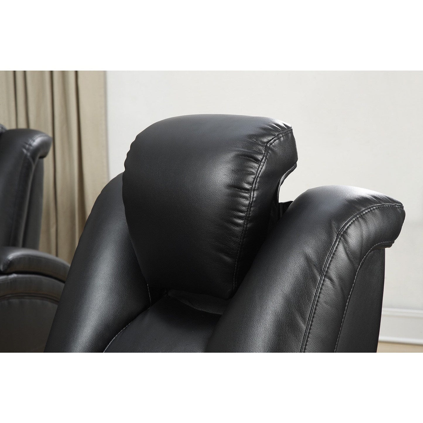 Canapé électrique Delange en similicuir noir avec appuie-têtes