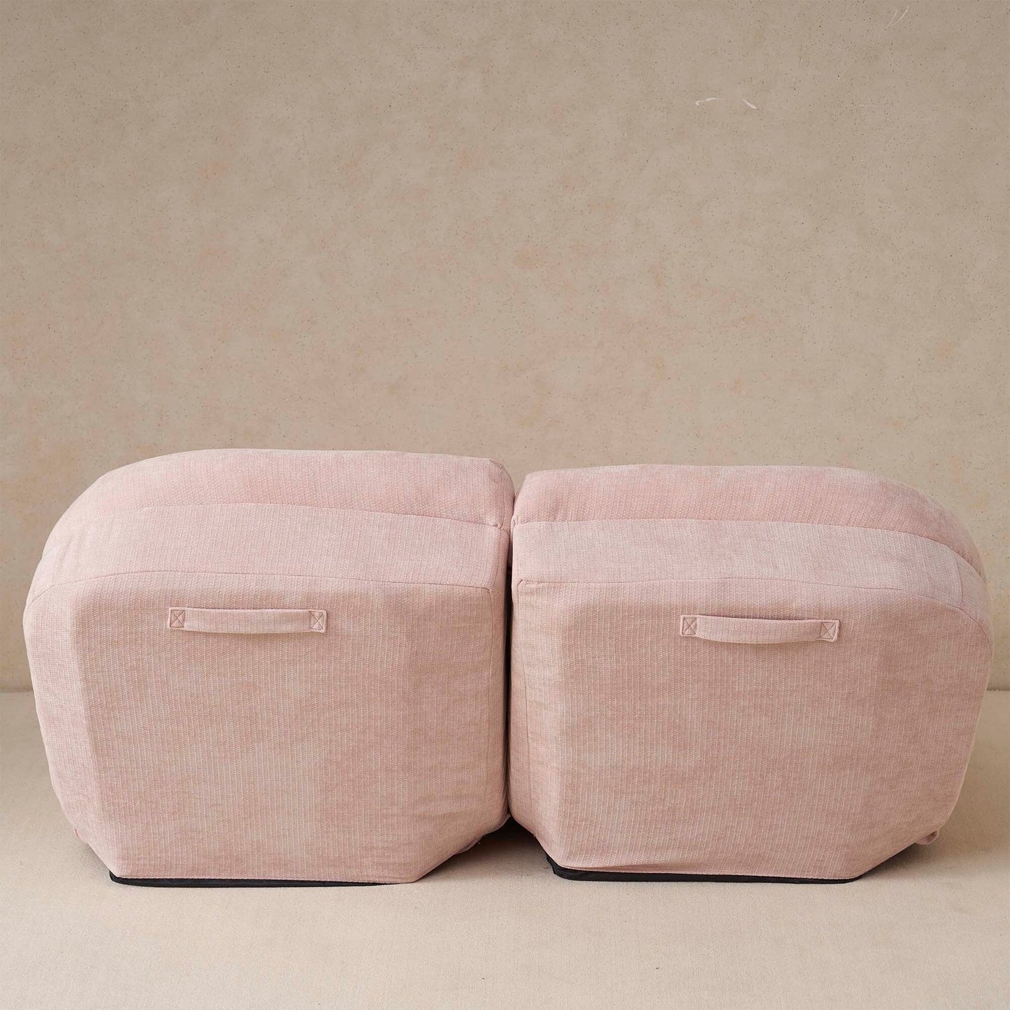 Canapé-lit double convertible avec fonction dépliante pour des options d'assise et de couchage polyvalentes