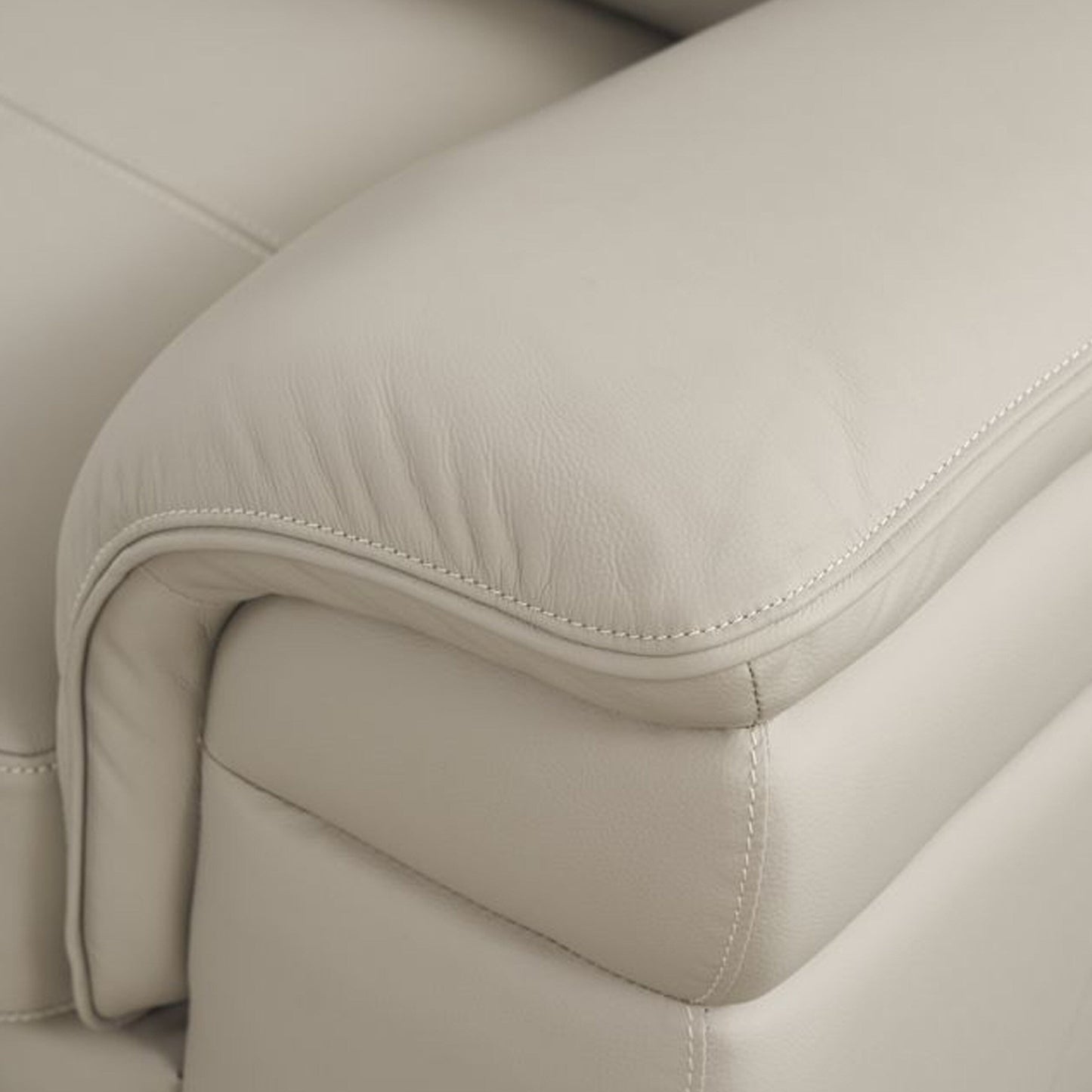 Canapé Danny, cuir italien gris clair, coussins en mousse, pieds en bois, 215 cm