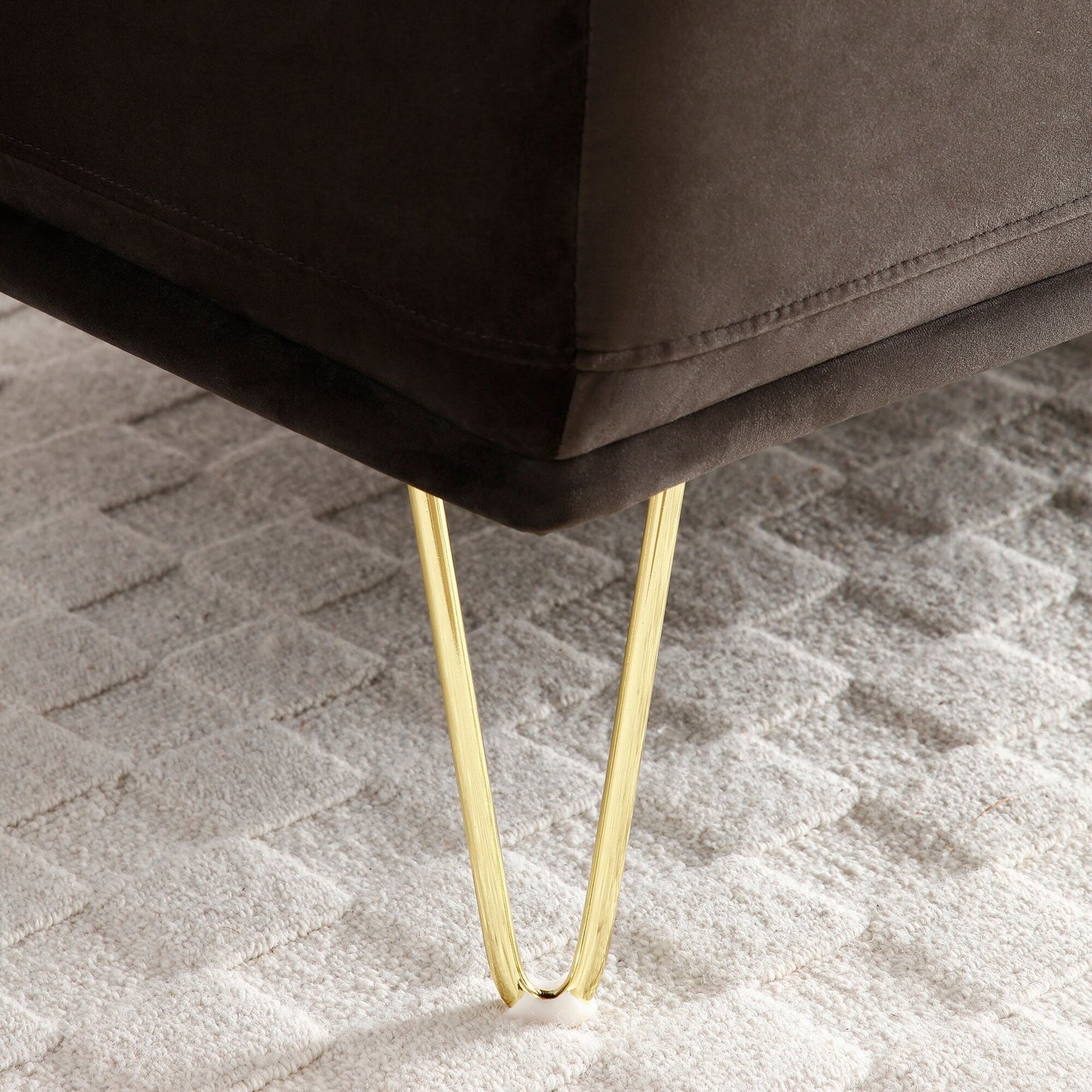 Banc de chevet rembourré gris foncé moderne 56,3 avec pieds en métal doré pour chambre à coucher