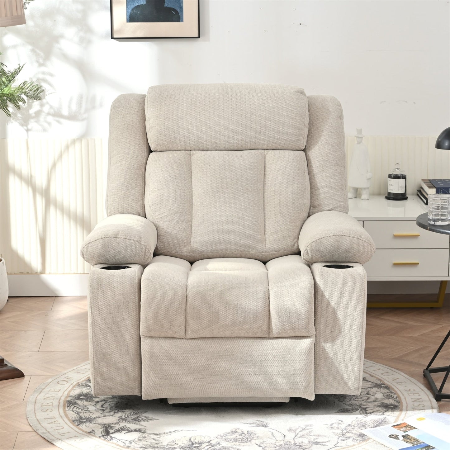 Fauteuil inclinable électrique pour personnes âgées, avec repose-pieds allongé, télécommande, poches latérales et 2 porte-gobelets.