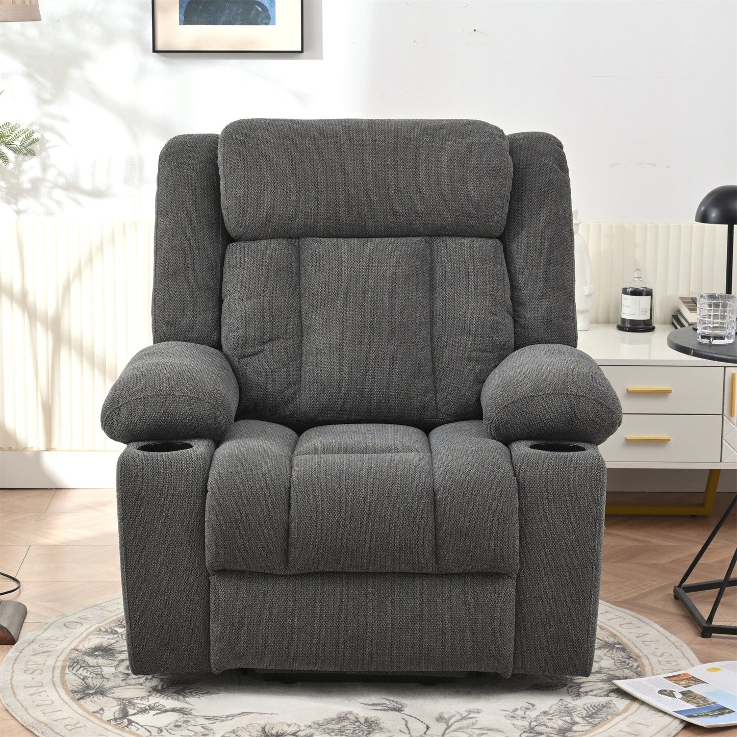 Fauteuil inclinable électrique pour personnes âgées, avec repose-pieds allongé, télécommande, poches latérales et 2 porte-gobelets.
