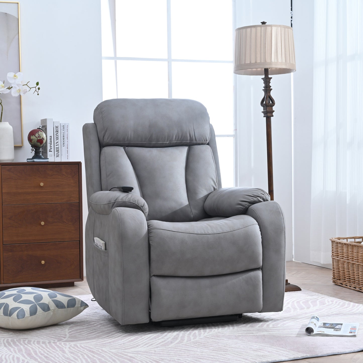 Fauteuil inclinable électrique en tissu pour personnes âgées, avec télécommande, coussin rembourré, poche latérale et cadre robuste.