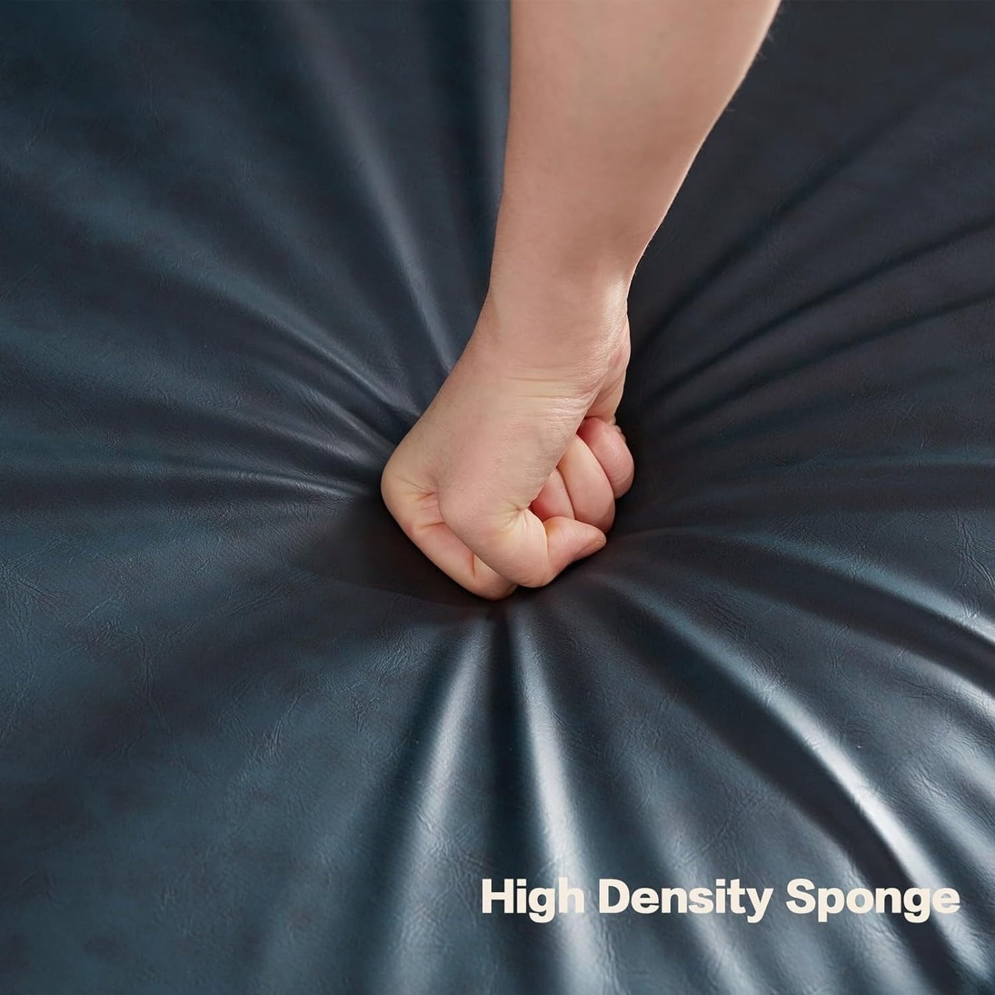 Canapé 3 places en similicuir avec pieds en bois et coussins rembourrés