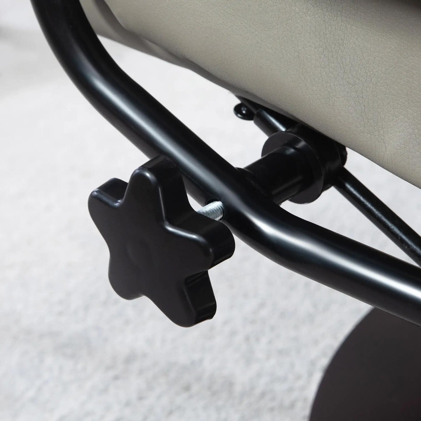 Fauteuil inclinable pivotant en similicuir avec pouf et base en bois