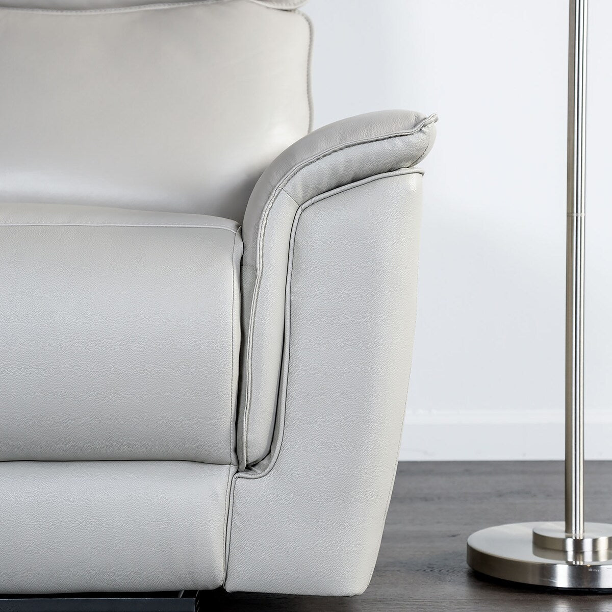 Canapé inclinable manuel Marty Modern Leather Match de Furniture of America avec accoudoirs rembourrés évasés