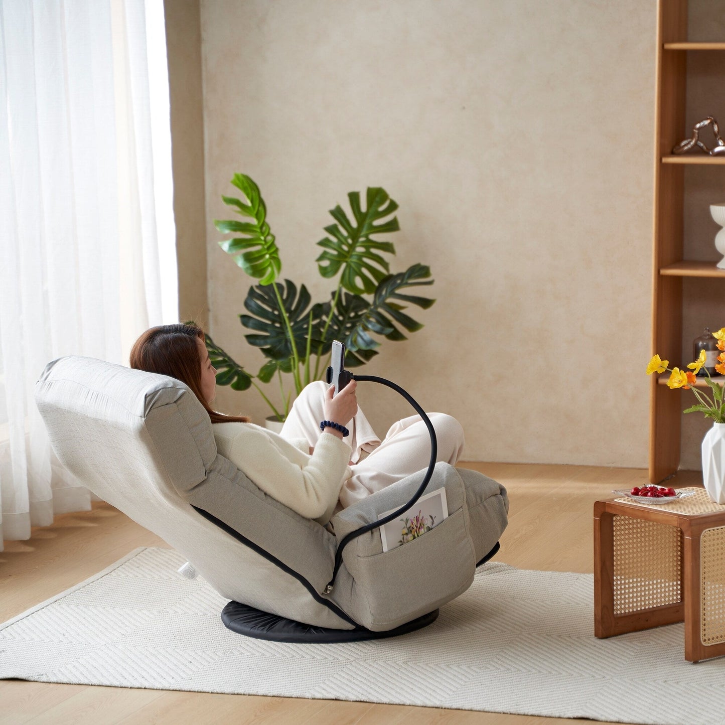 Fauteuil inclinable pivotant à 360° rembourré gris avec support pour téléphone portable et appui-tête réglable