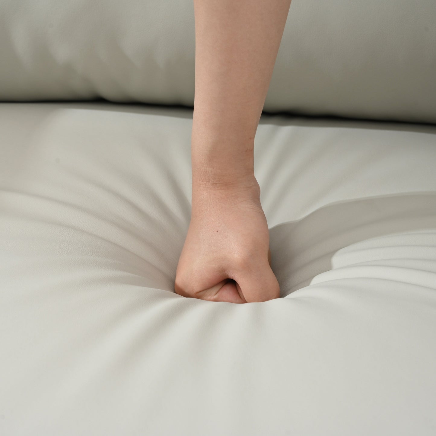 Fauteuil inclinable pivotant à 360° gris avec mouvement de bascule, support de téléphone, repose-pieds et inclinaison réglable pour home cinéma