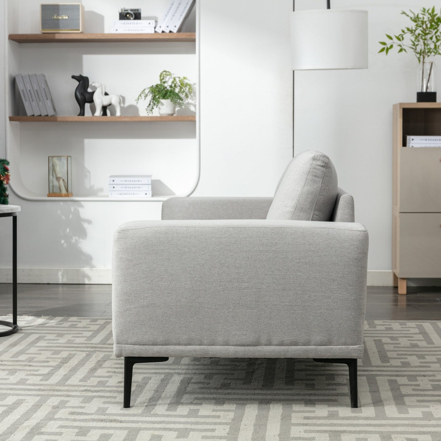 Grand canapé 2 places en tissu gris 74,8 avec coussins amovibles, pieds en fer et accoudoirs carrés